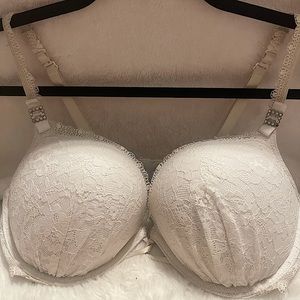 Victoria’s Secret Bombshell Bra • White Lace
